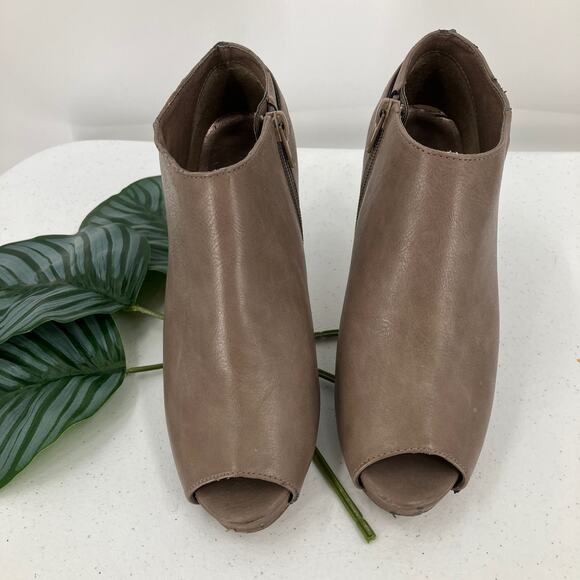 Madden Girl Gray Side Zip Buckle Peep Toe Stiletto Heel Ginny Ankle Bootie Shoes - Picture 5 of 12